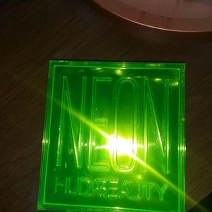 Huda Beauty Neon Obsessions Palette